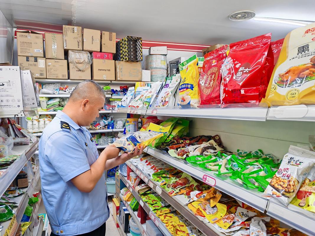 摄影 贾林静此次专项检查,共检查考点学校食堂1家,周边食品经营户8家